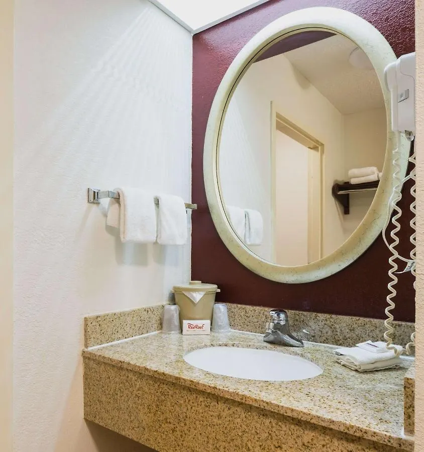 Red Roof Inn & Suites Savannah Gateway Georgetown Hotel