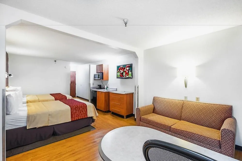 Red Roof Inn & Suites Savannah Gateway Georgetown Hotel