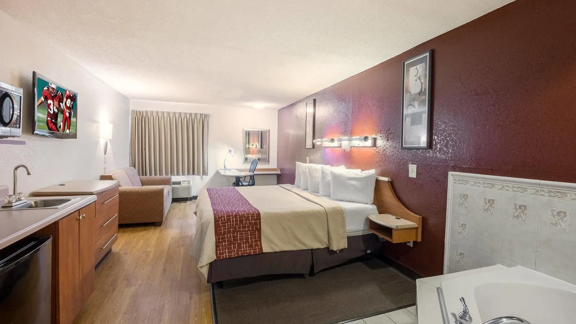 Red Roof Inn & Suites Savannah Gateway Georgetown Hotel