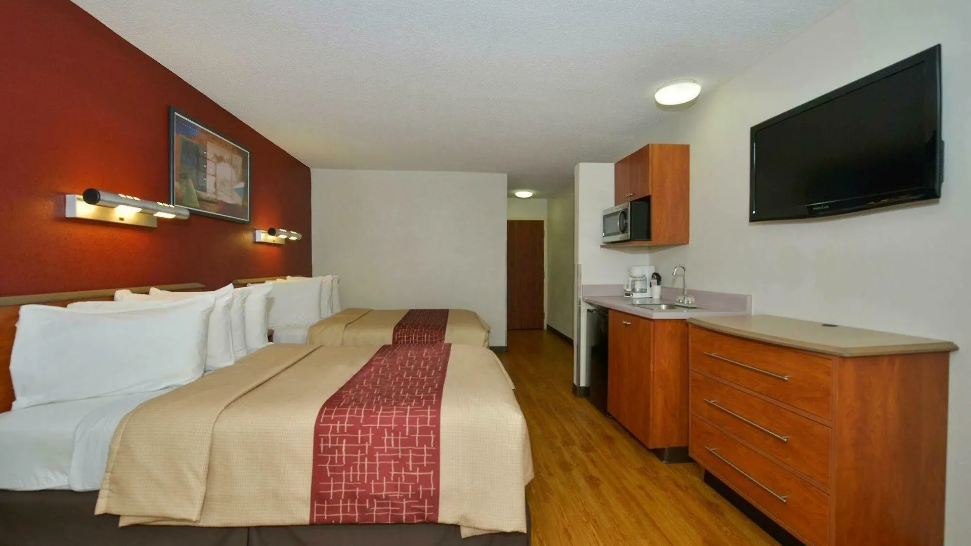 Red Roof Inn & Suites Savannah Gateway Georgetown Hotel